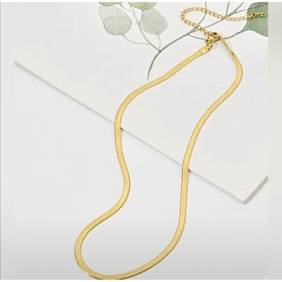 18k Gold Plated Minimalist Herringbone Necklace With Adjustable Chain - Picture 4 of 5